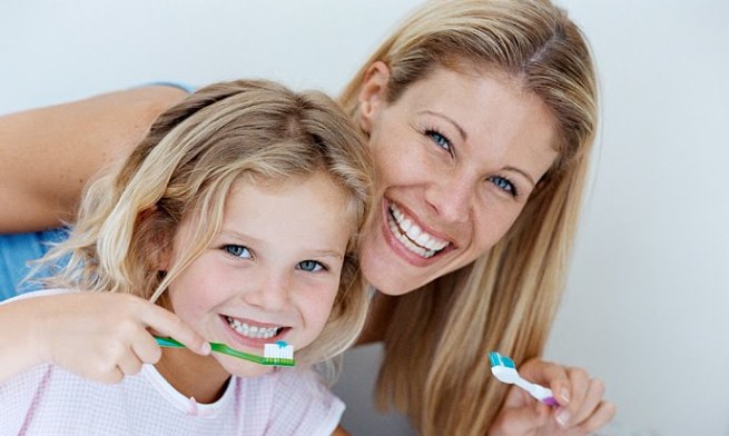 Mantén tus dientes sanos con una buena higiene bucodental